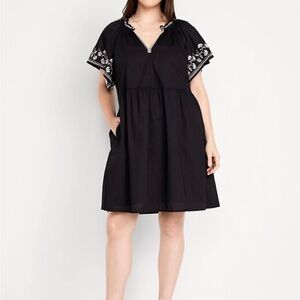 Old Navy Black Midi Dress with White Embroidery P2P:23, Length:34